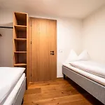 Haus Eratic * 萨斯费