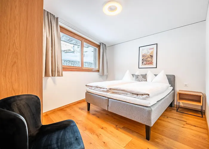 Haus Eratic 公寓 萨斯费